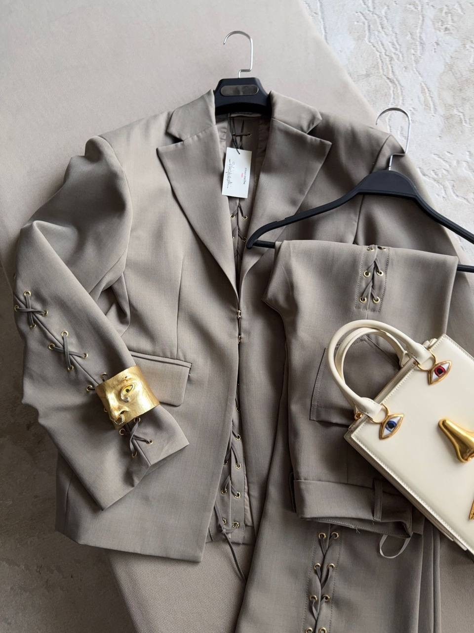 костюмы брючные,костюмы женские брючные,брючный костюм элегантный,брючные костюмы 2025-2025,модные брючные костюмы