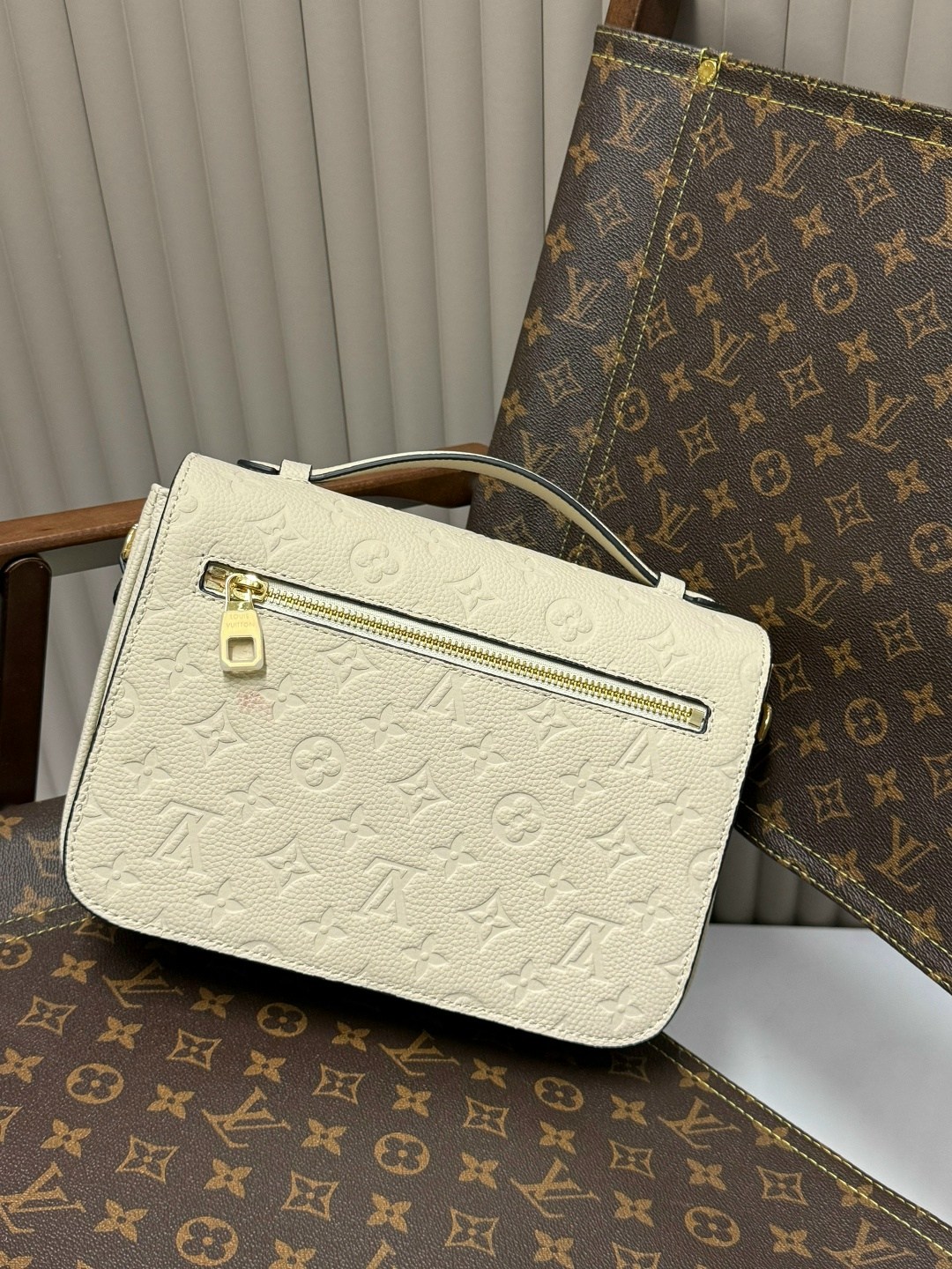 сумка женская louis vuitton,сумкa louis vuitton,луи виттон сумка,белая сумка луи виттон,сумка брендовая женская
