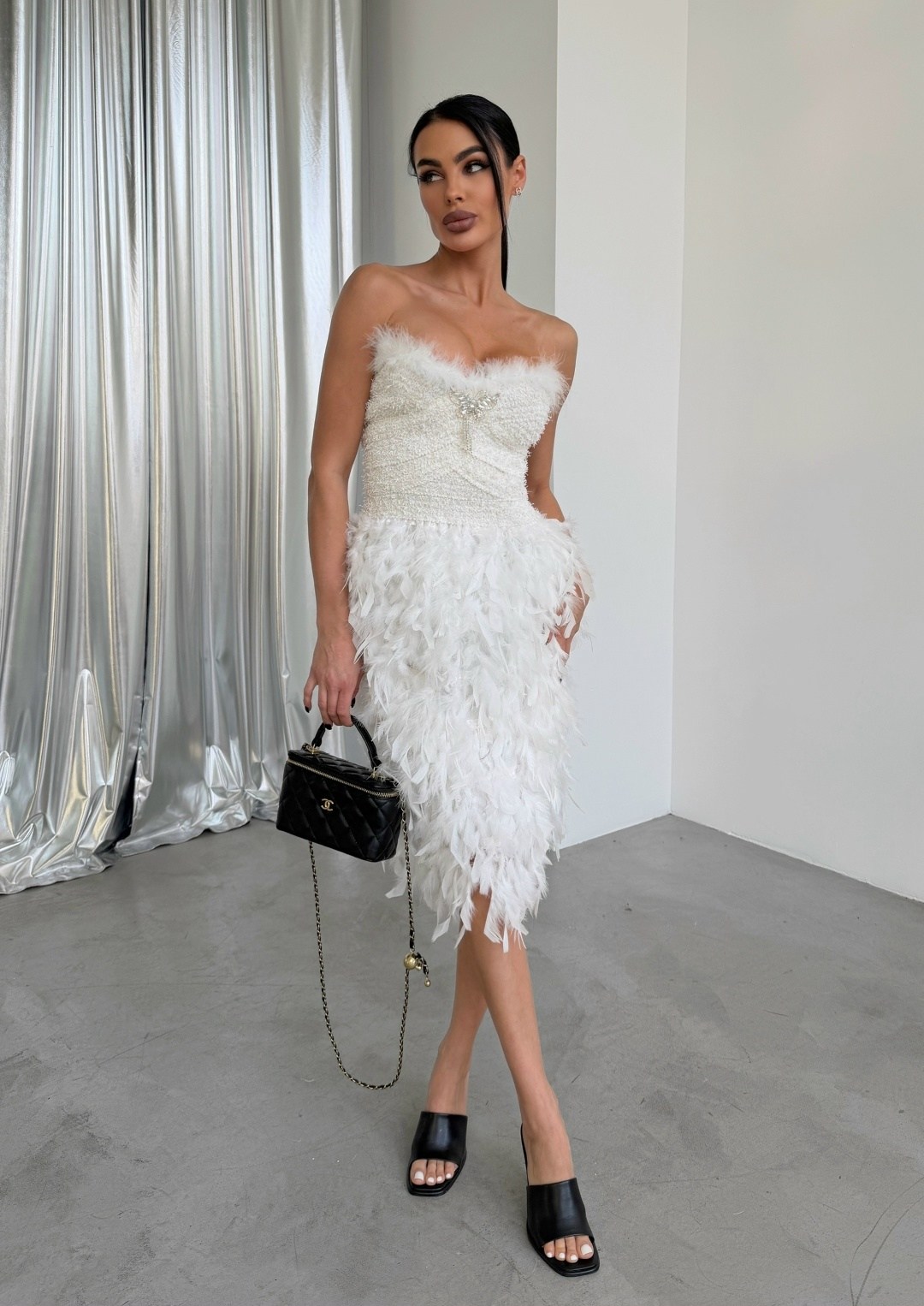 вечернее платье с перьями,черное платье с перьями,платье с перьями,платье с перьями женское,платье стильное