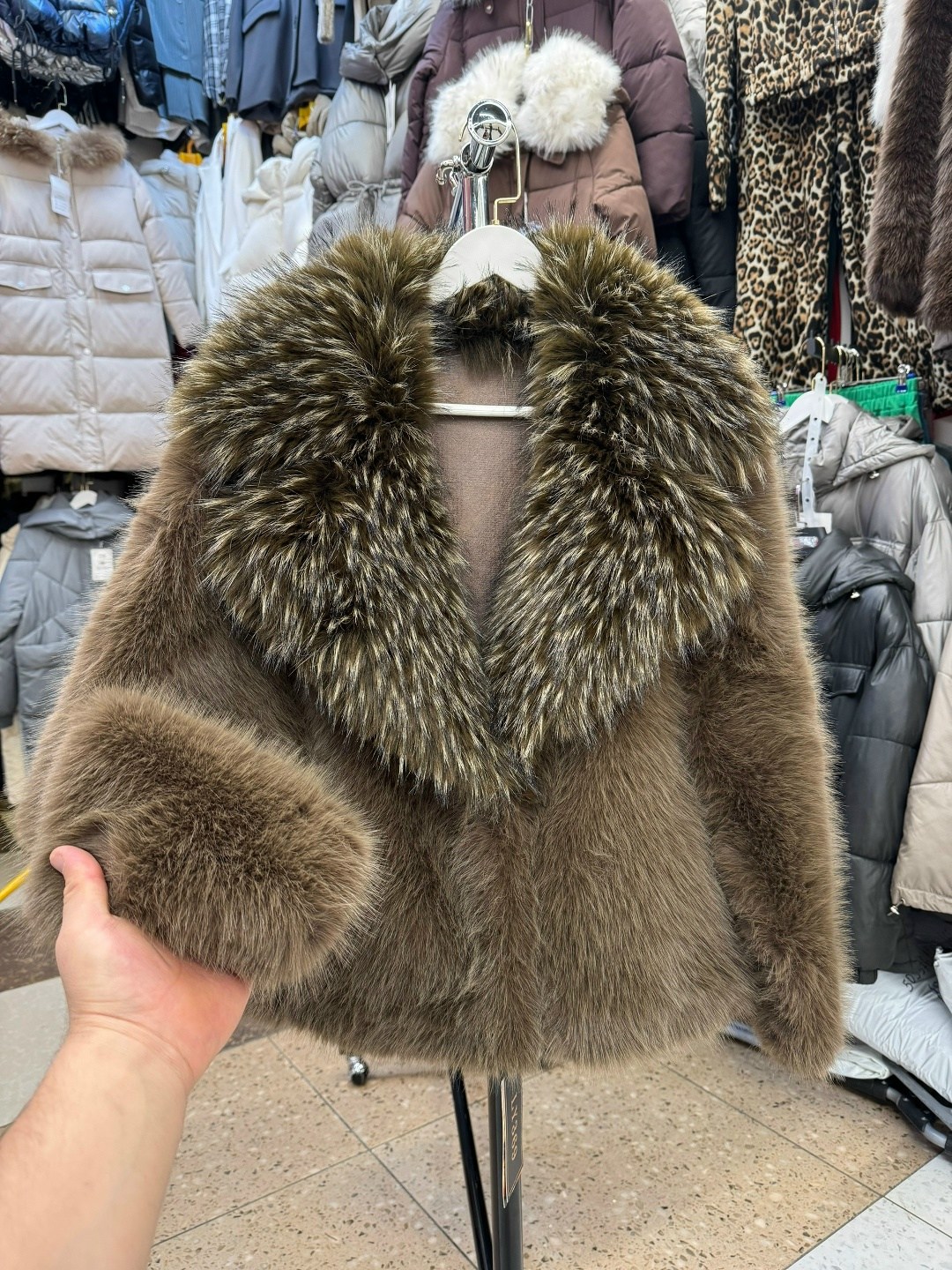 шуба короткая,шубка,женская шуба,julien macdonald шуба с чернобуркой норковая,шуба с воротником