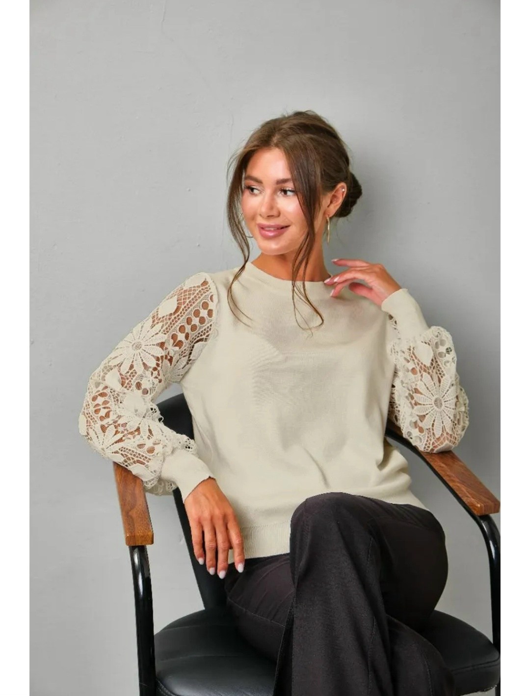 джемпер с кружевом,кофта с кружевами,джемпер бежевый,джемпер с ажурными рукавами,кружевная кофта