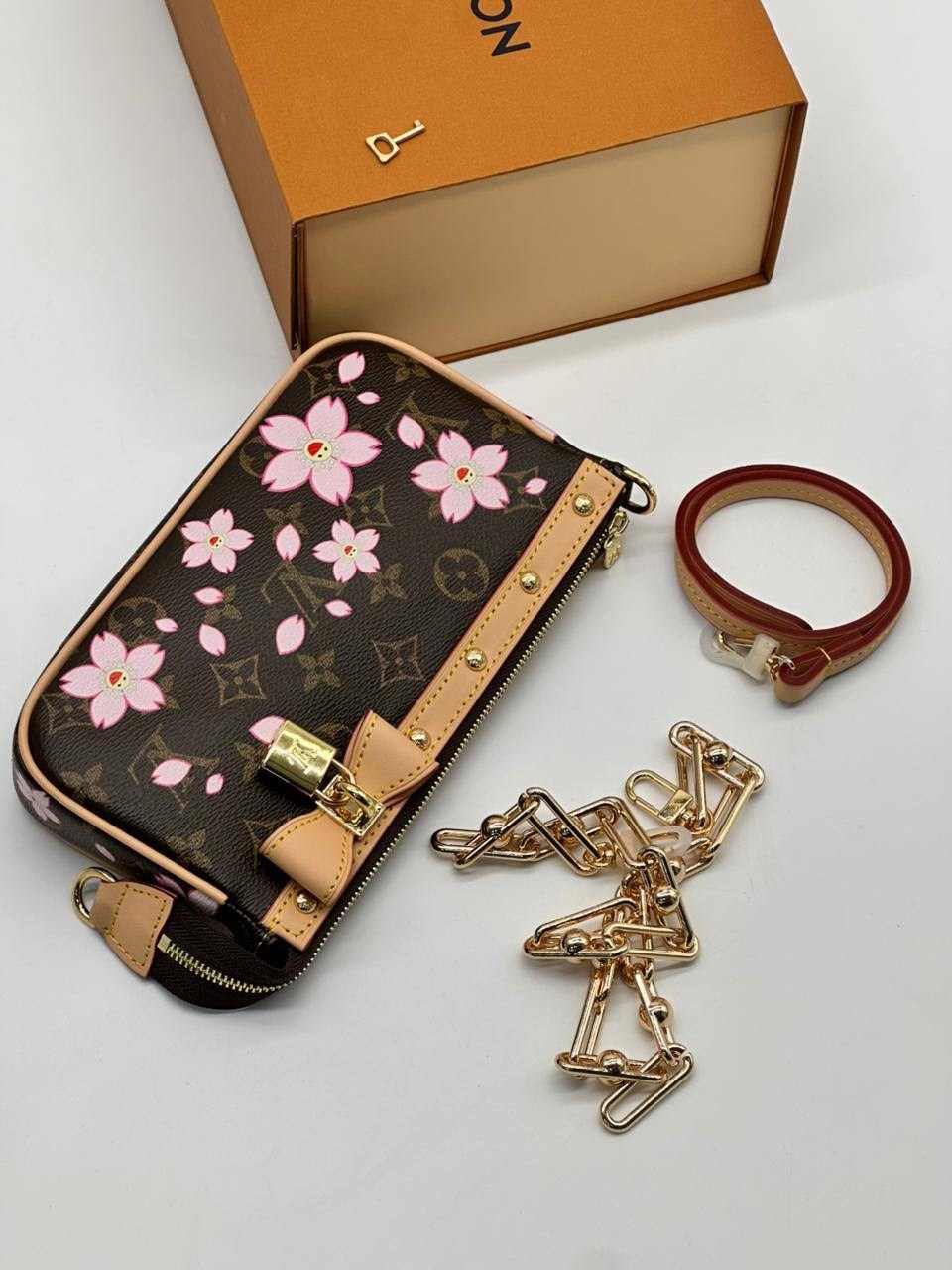 cумка louis vuitton,сумка женская louis vuitton,сумка луи виттон,louis vuitton сумка на плечо,винтажная луи виттон мураками сумка сакура