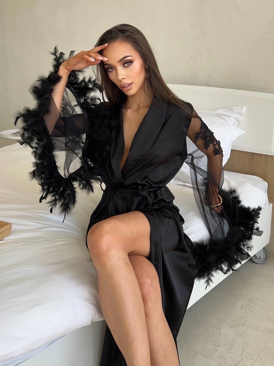 халат с перьями,длинный халат с перьями,шелковый халат с перьями,пеньюар с перьями,красный пеньюар