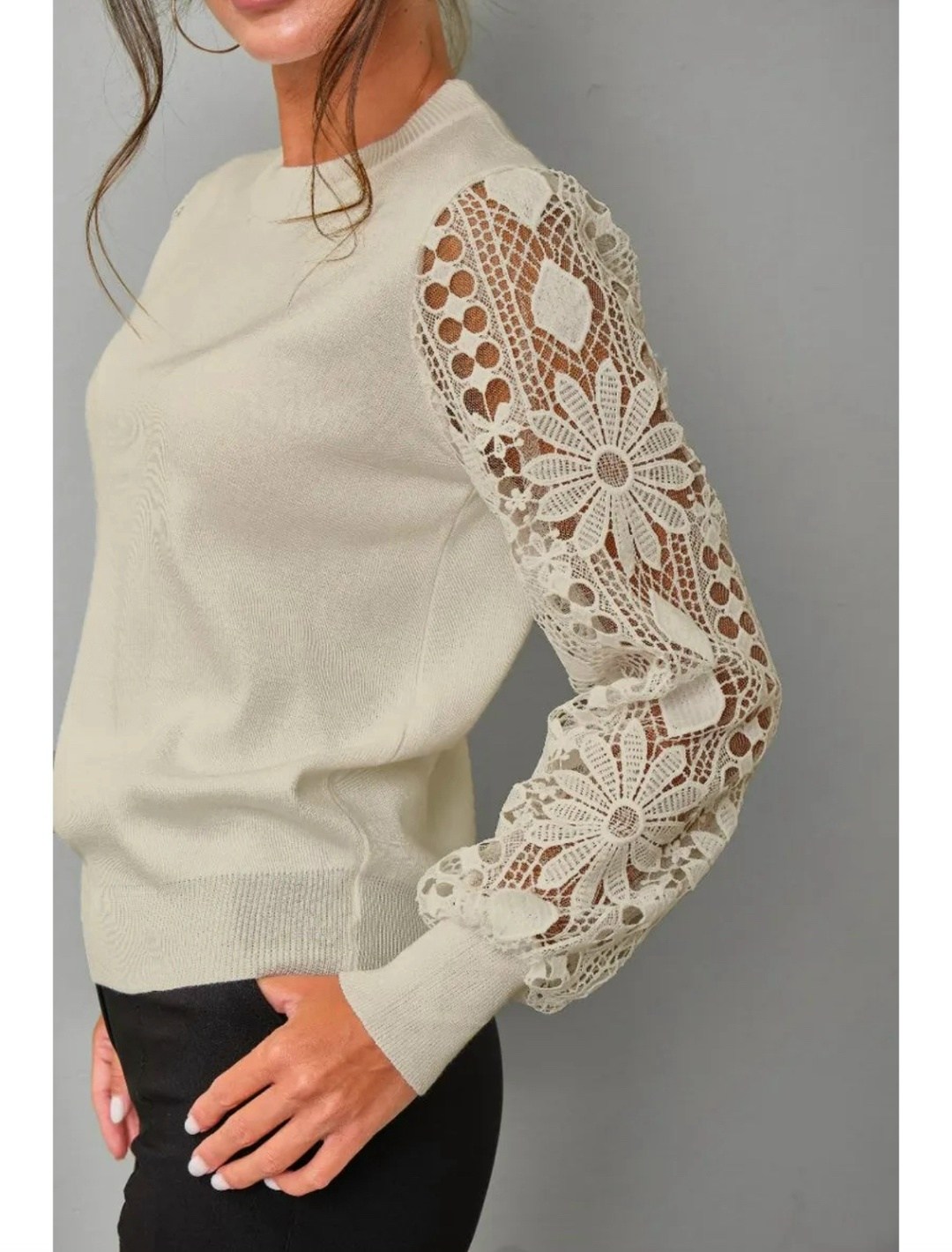 джемпер с кружевом,кофта с кружевами,джемпер бежевый,джемпер с ажурными рукавами,кружевная кофта