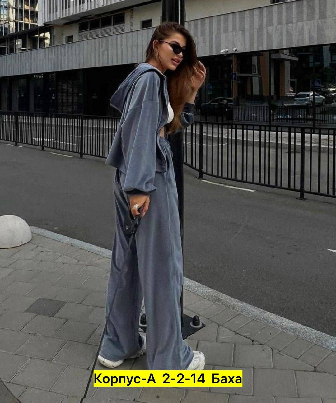 велюровый костюм с расклешенными штанами,костюм женский велюровый,бархатный костюм,велюровый костюм,бархатный костюм женский