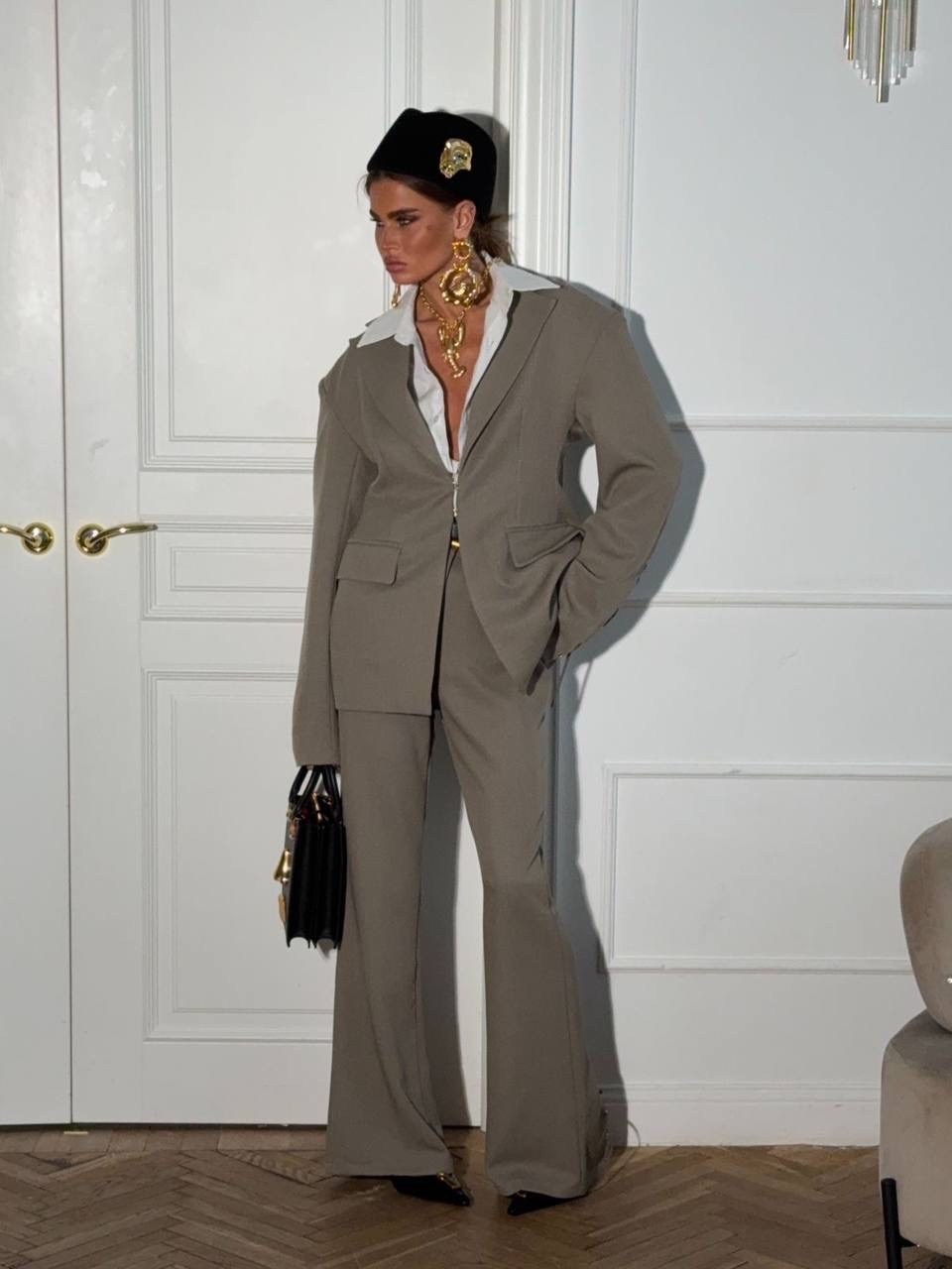 костюмы брючные,костюмы женские брючные,брючный костюм элегантный,брючные костюмы 2025-2025,модные брючные костюмы