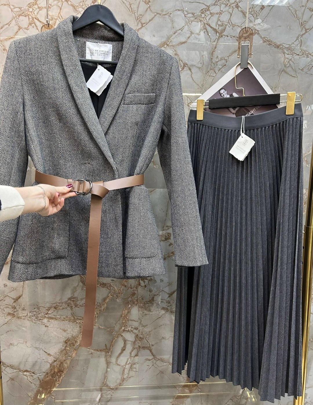 женские костюмы с юбкой,жакет и юбка,стильные костюмы,костюм юбка и пиджак,твидовый жакет и юбка плиссе
