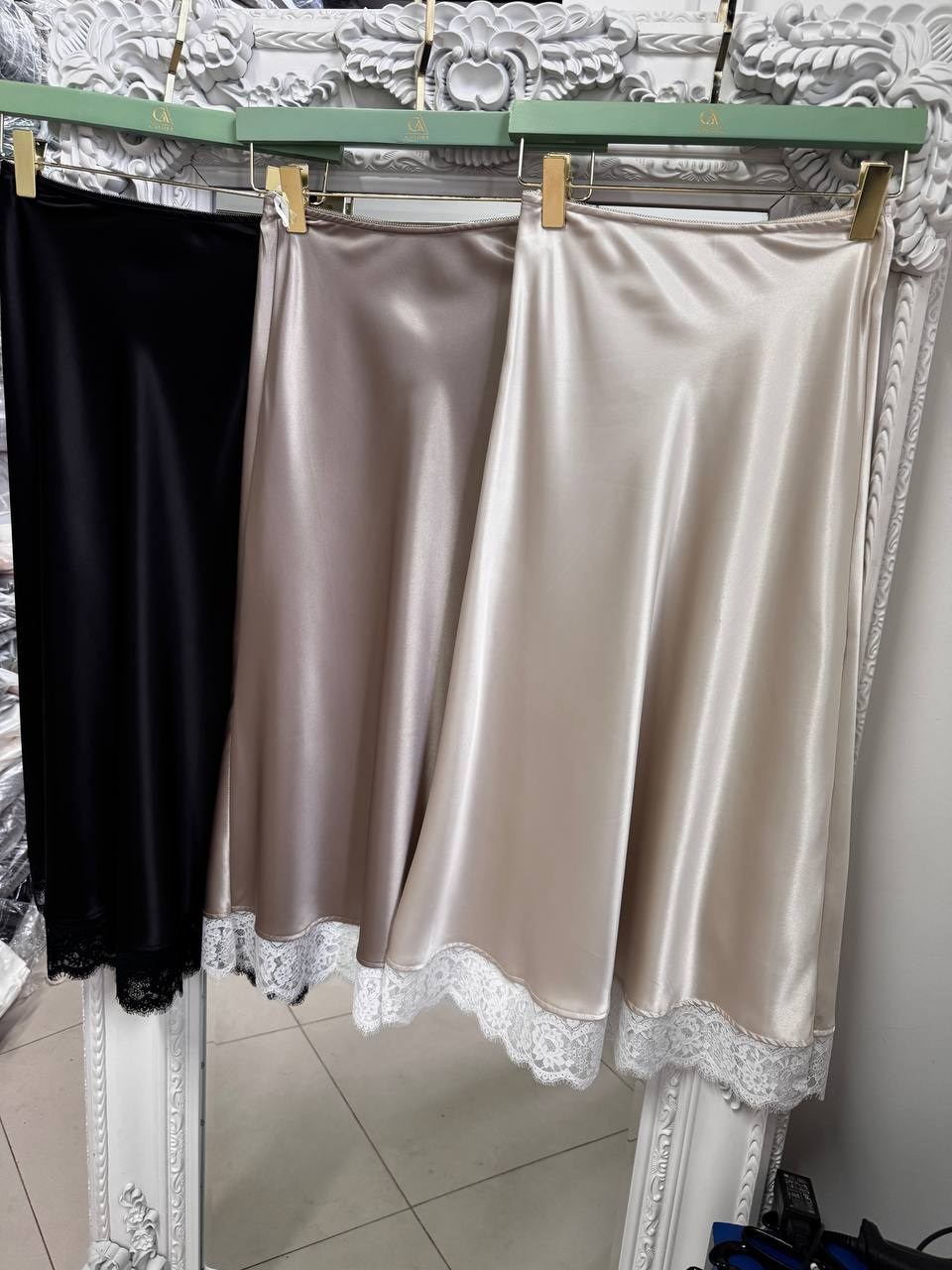 костюмы брючный,костюм атласный женский брючный в пижамном стиле,костюм с брюками,брючные женские костюмы,пижама шелковое