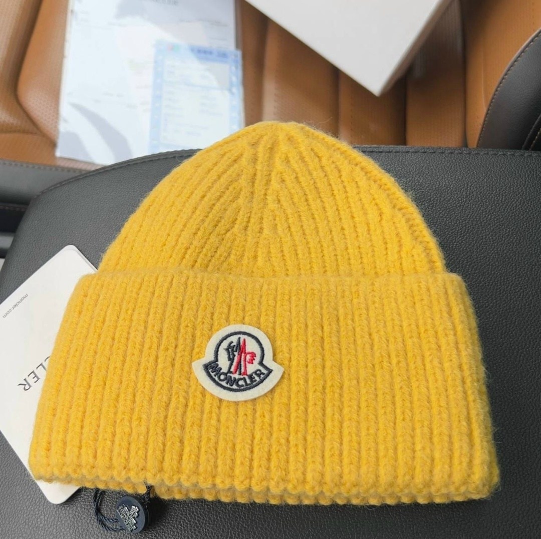 шапка moncler,красная шапка монклер,шапка moncler бини,шапка бини,шапка монклер