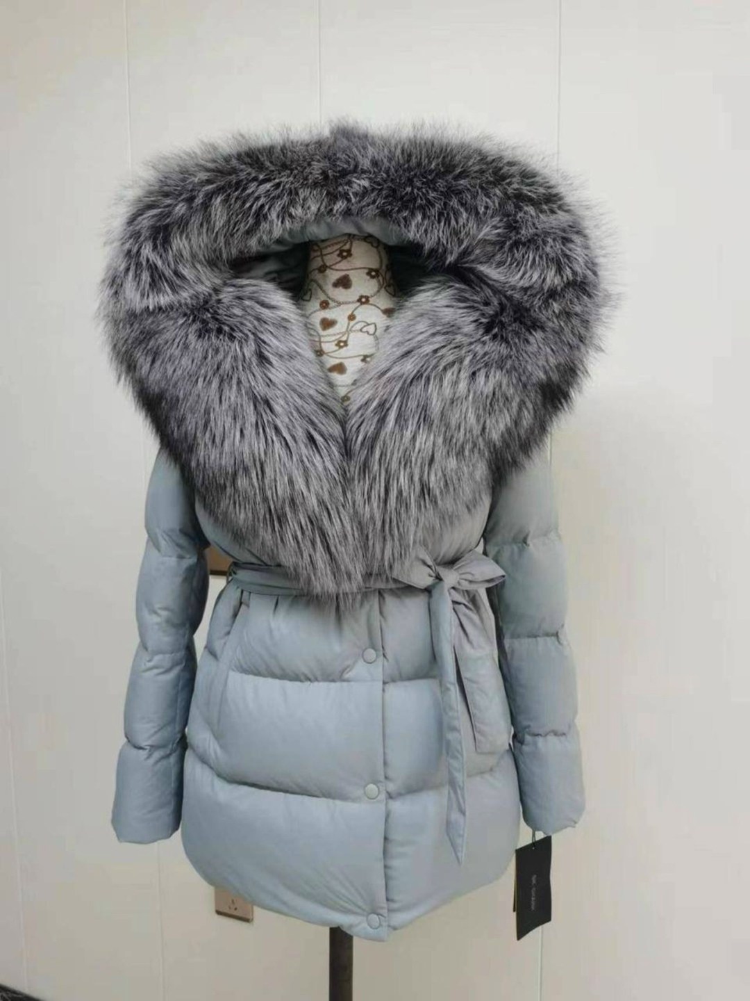 пуховики с натуральным мехом,пуховики с мехом,женские пуховики,зимние куртки,пуховик