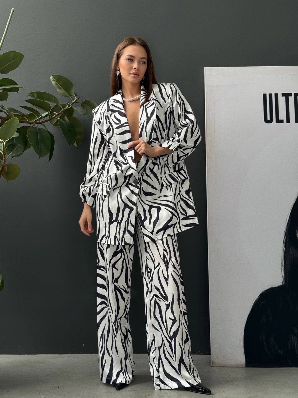 костюм в пижамном стиле,женский костюм в пижамном стиле,костюм с принтом,женские брючные костюмы,костюм с брюками