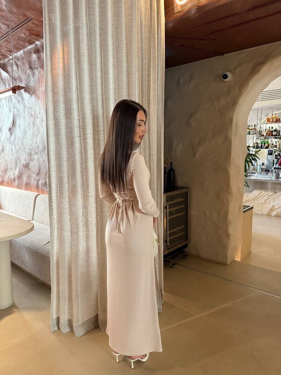 платье черное,элегантное платье,стильное платье,длинное платье с разрезом,облегающее платье