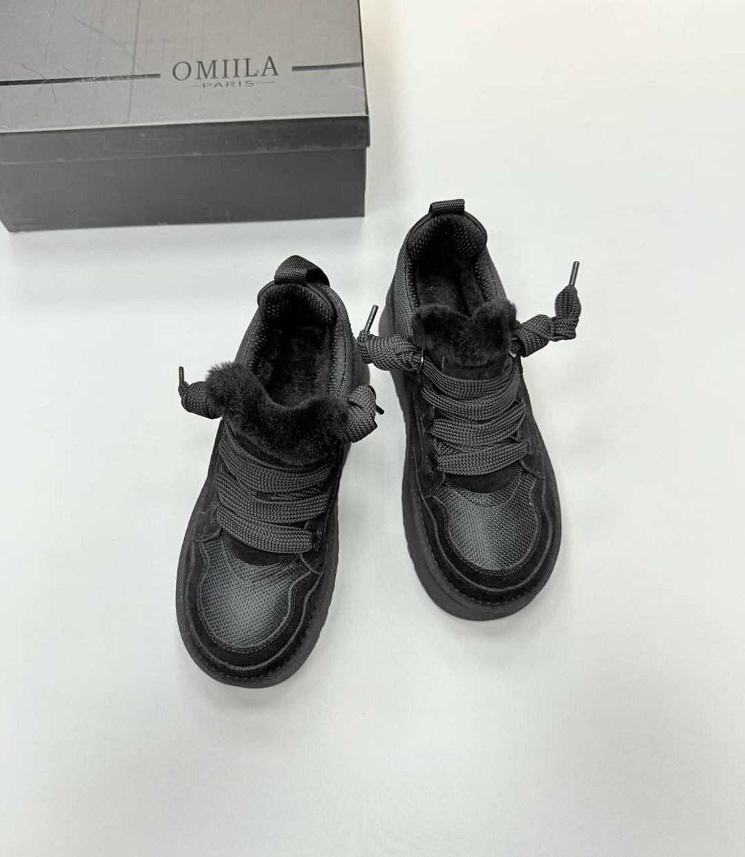 ,женская ,обуви,черные кроссовки,брендовая