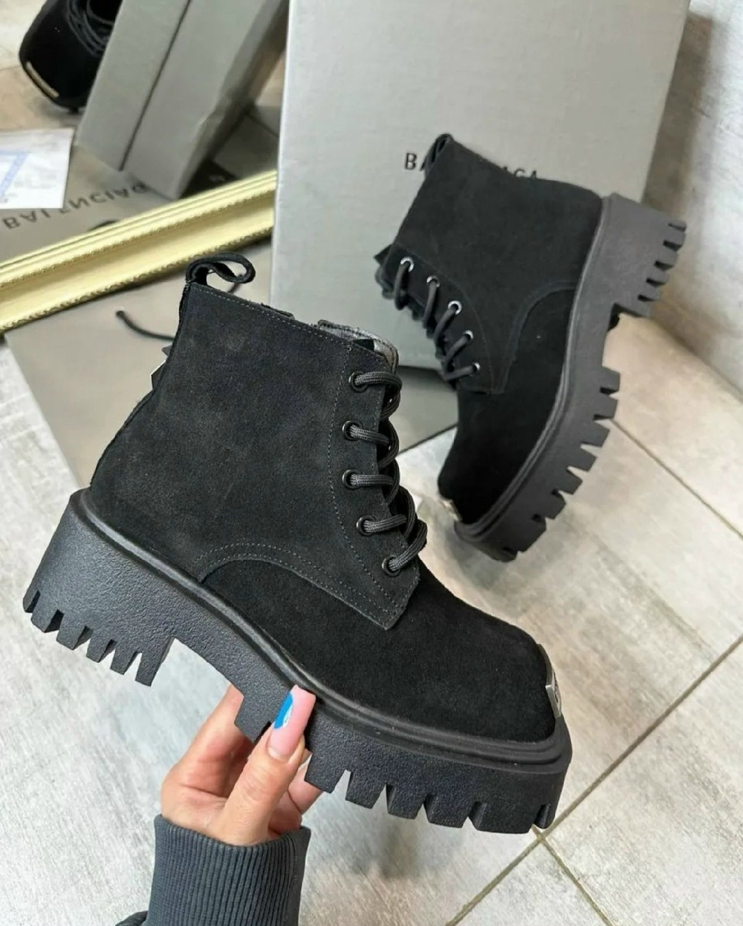 ботинки balenciaga,ботинки balenciaga tractor,ботинки зимние челси замшевые,модные женские ботинки,