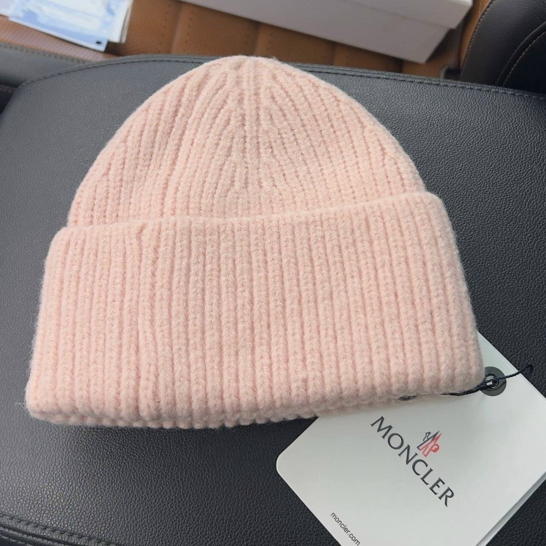 шапка moncler,красная шапка монклер,шапка moncler бини,шапка бини,шапка монклер