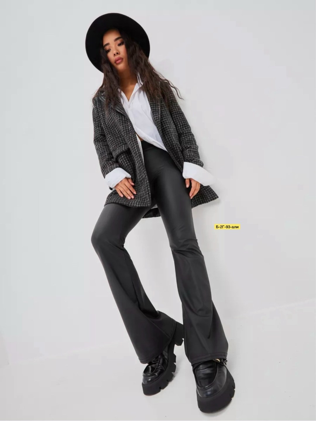 кожаные брюки,расклешенные брюки из искусственной кожи,брюки женские из экокожи,брюки клеш из экокожи,кожаные брюки клеш