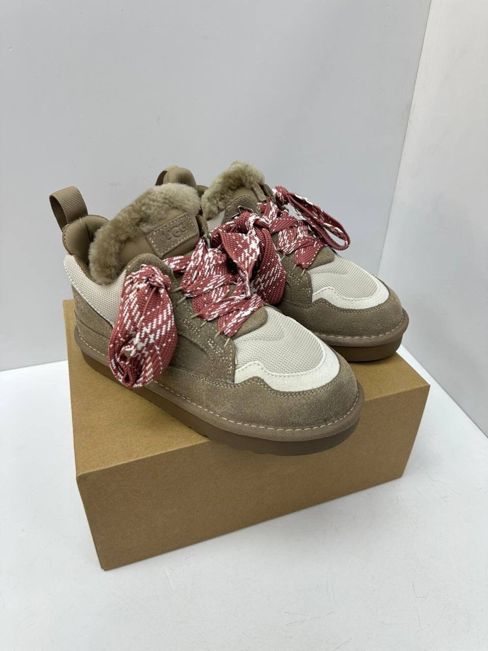 , женская,зимняя  женская,зимняя ,кроссовки ugg