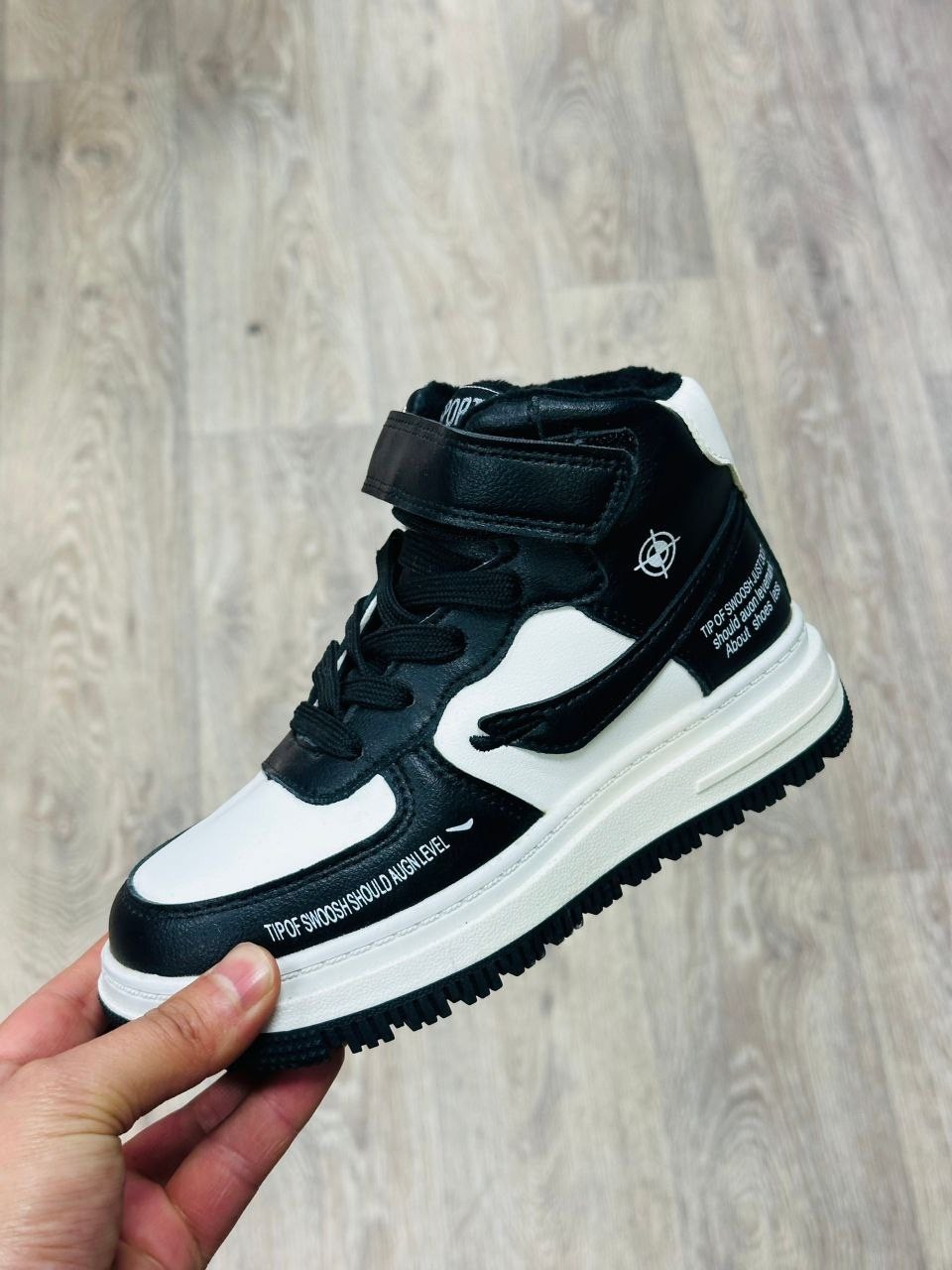 ,детские кроссовки,детская ,футбольная ,спортивный