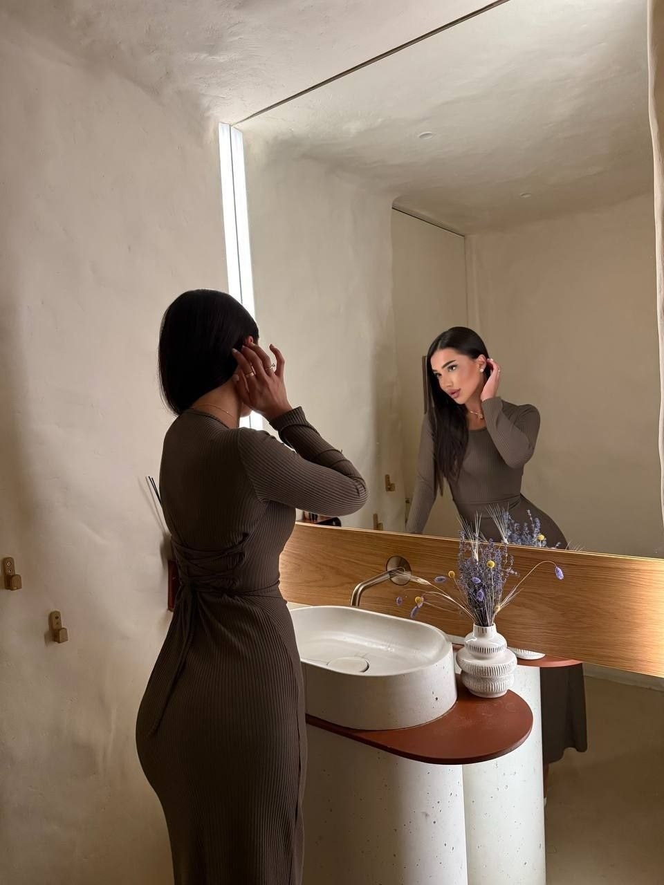 платье черное,элегантное платье,стильное платье,длинное платье с разрезом,облегающее платье