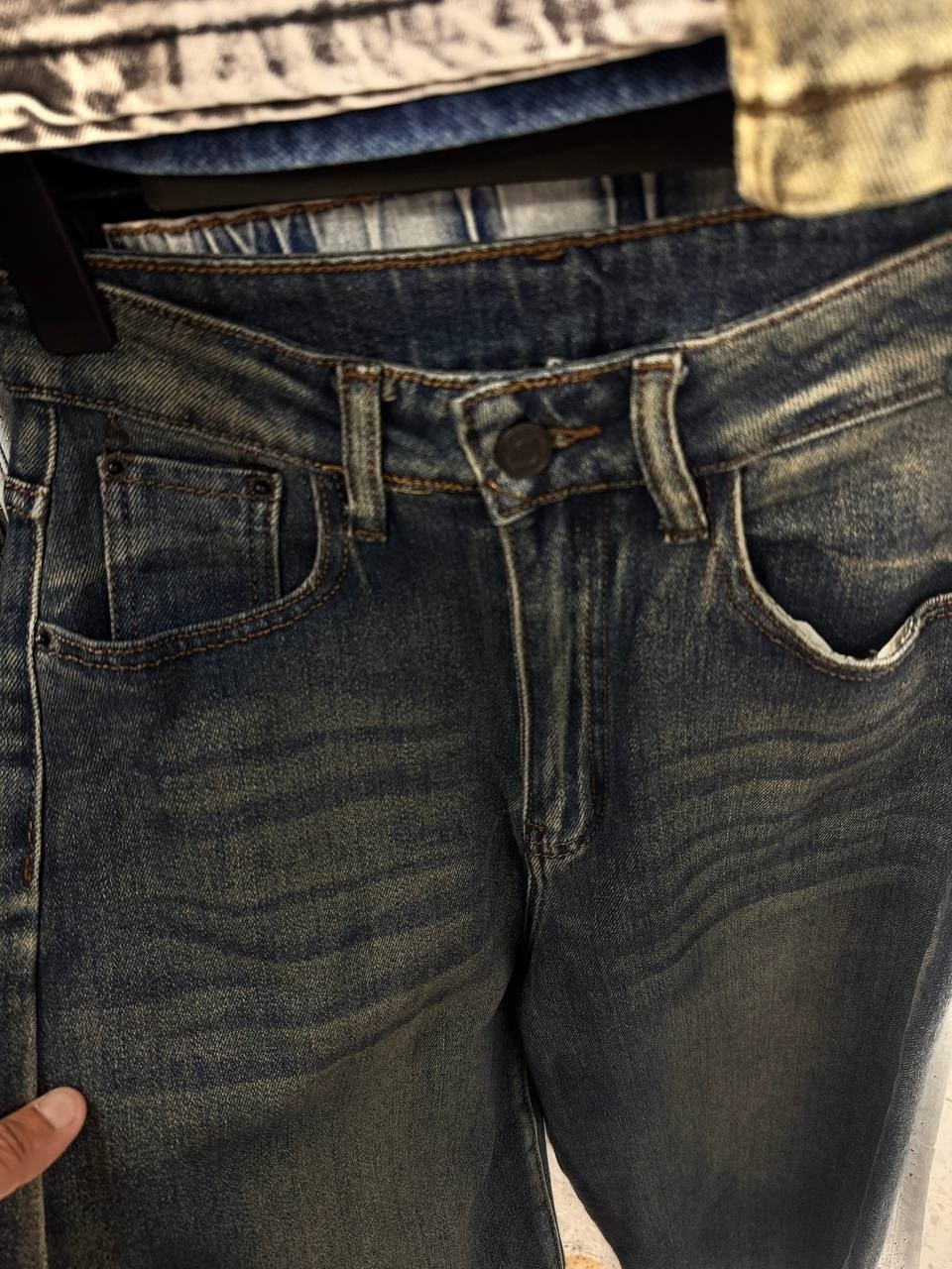 женские джинсы,джинсы широкие,кожаная куртка,прямые джинсы,куртка косуха