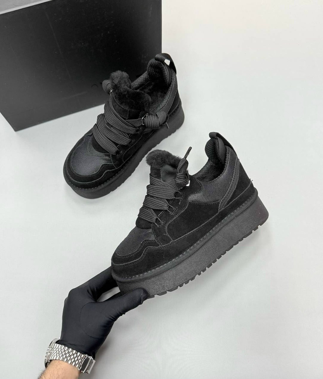 ,женская ,обуви,черные кроссовки,брендовая