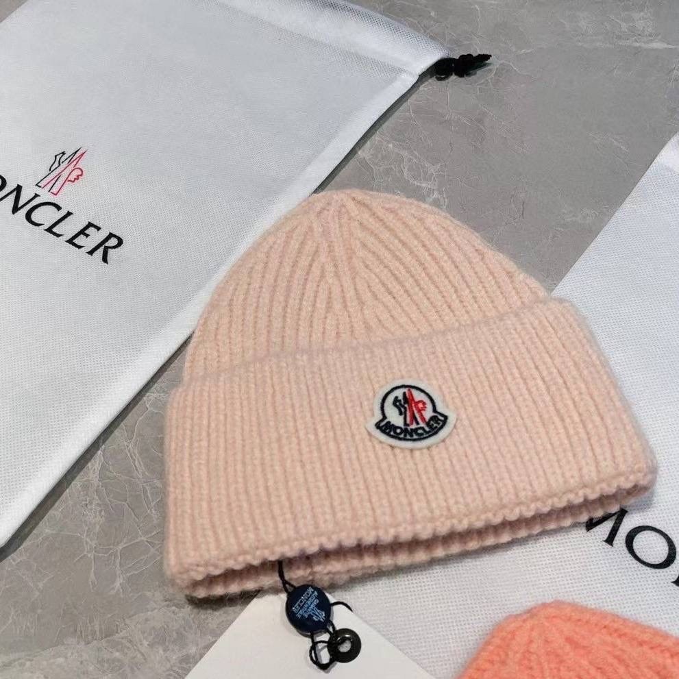 шапка moncler,красная шапка монклер,шапка moncler бини,шапка бини,шапка монклер