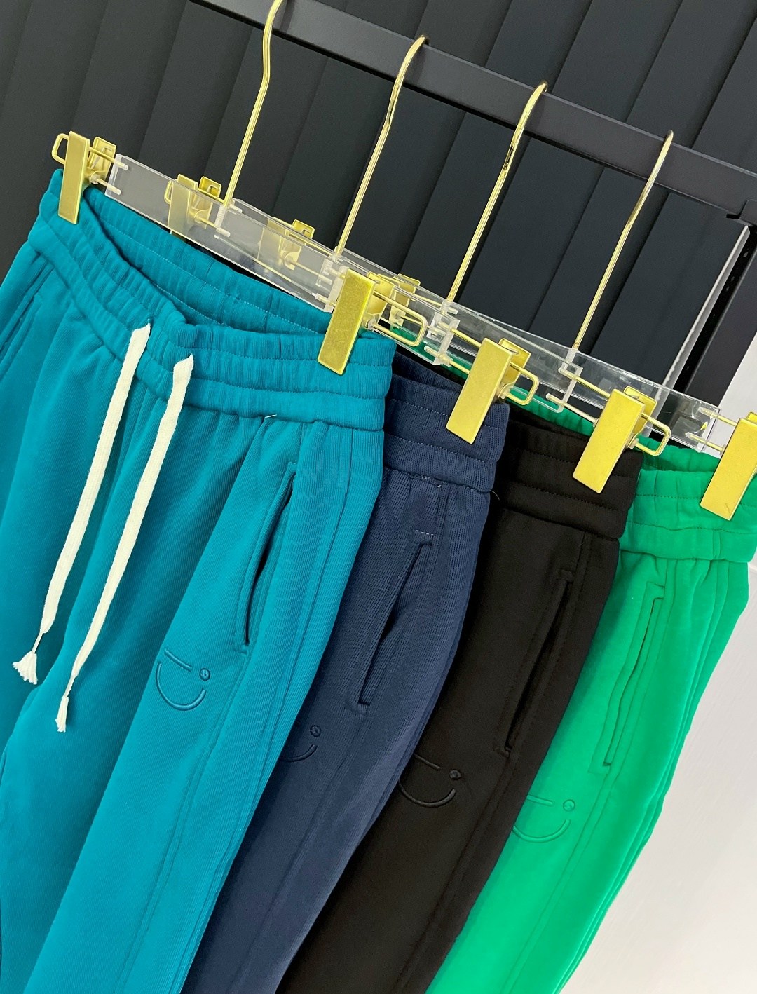 брюки джоггеры,спортивные брюки джоггеры,спортивные брюки,спортивные штаны,брюки спортивные женская