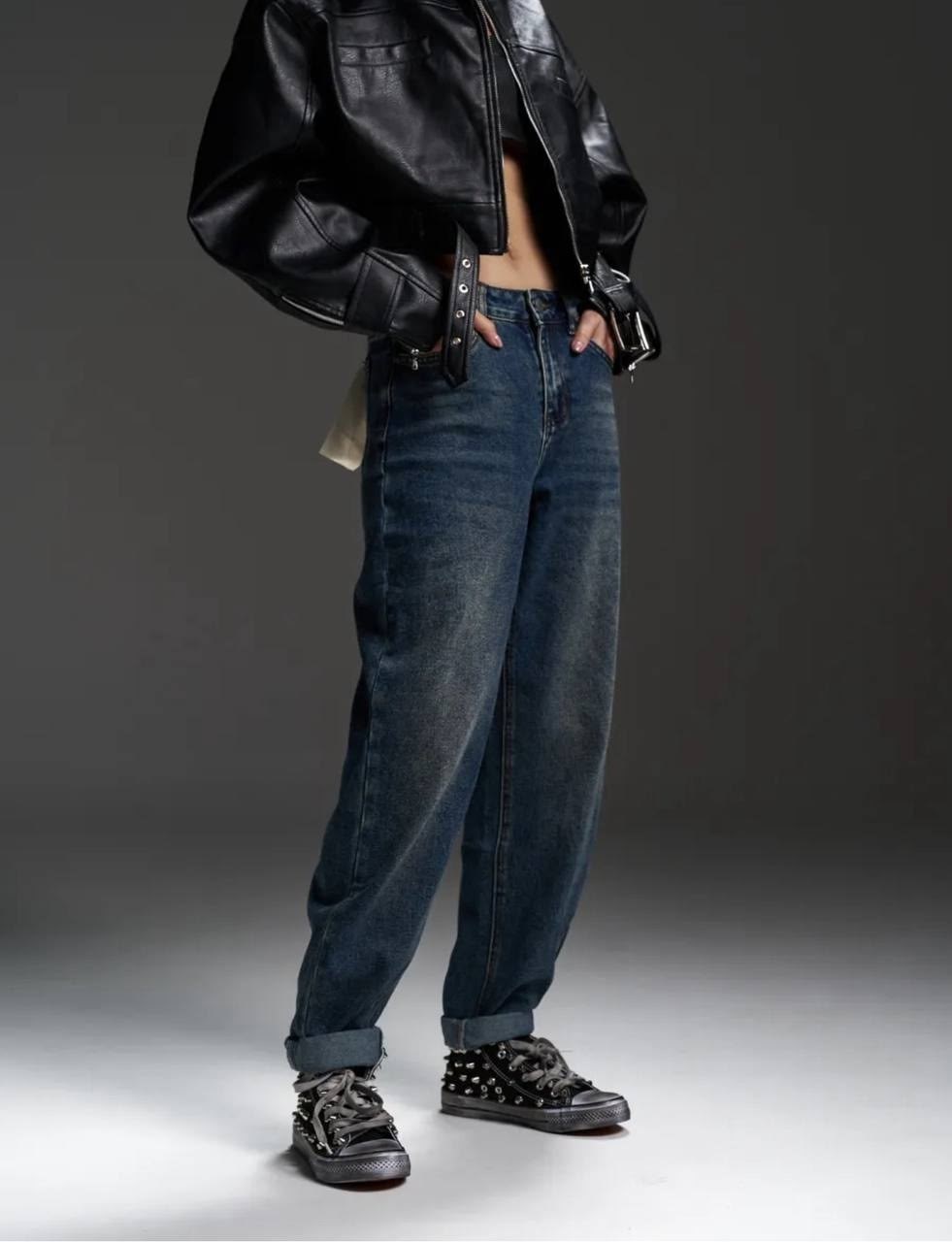 женские джинсы,джинсы широкие,кожаная куртка,прямые джинсы,куртка косуха