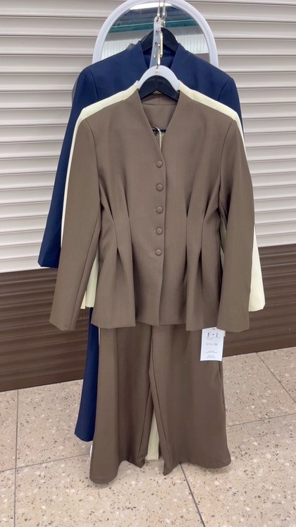 модные костюмы,брючные женские костюмы,костюмы комплекты,женский костюм тройка,деловой брючной костюм