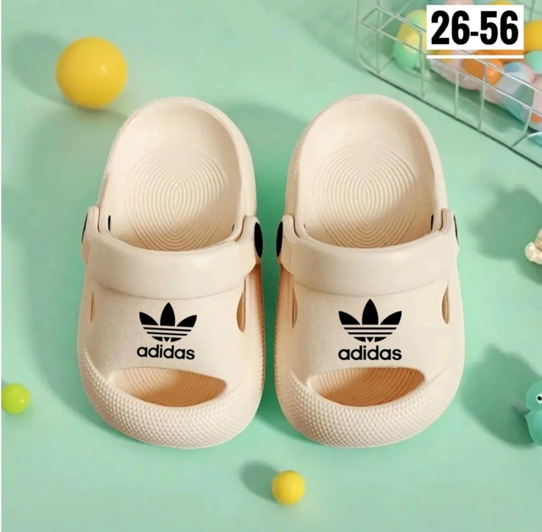 летние шлепанцы,,шлепки адидас,кроксы адидас,модели обуви
