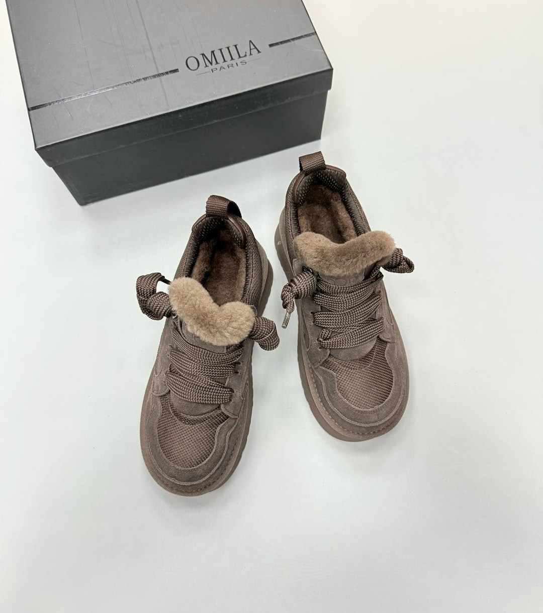 ,женская ,обуви,черные кроссовки,брендовая