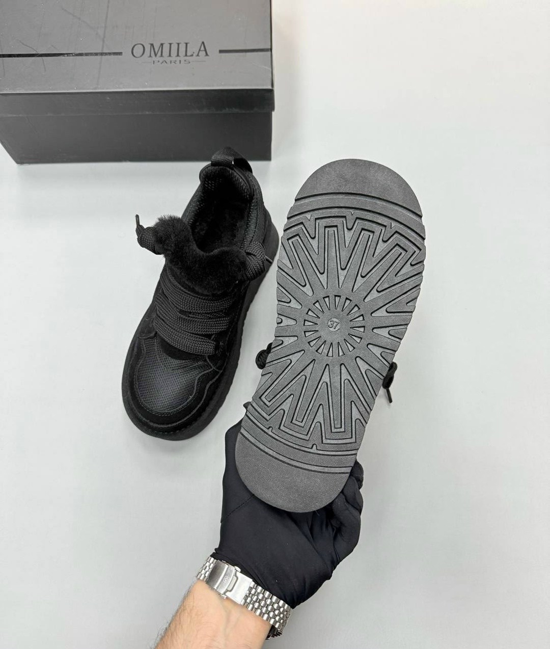 ,женская ,обуви,черные кроссовки,брендовая