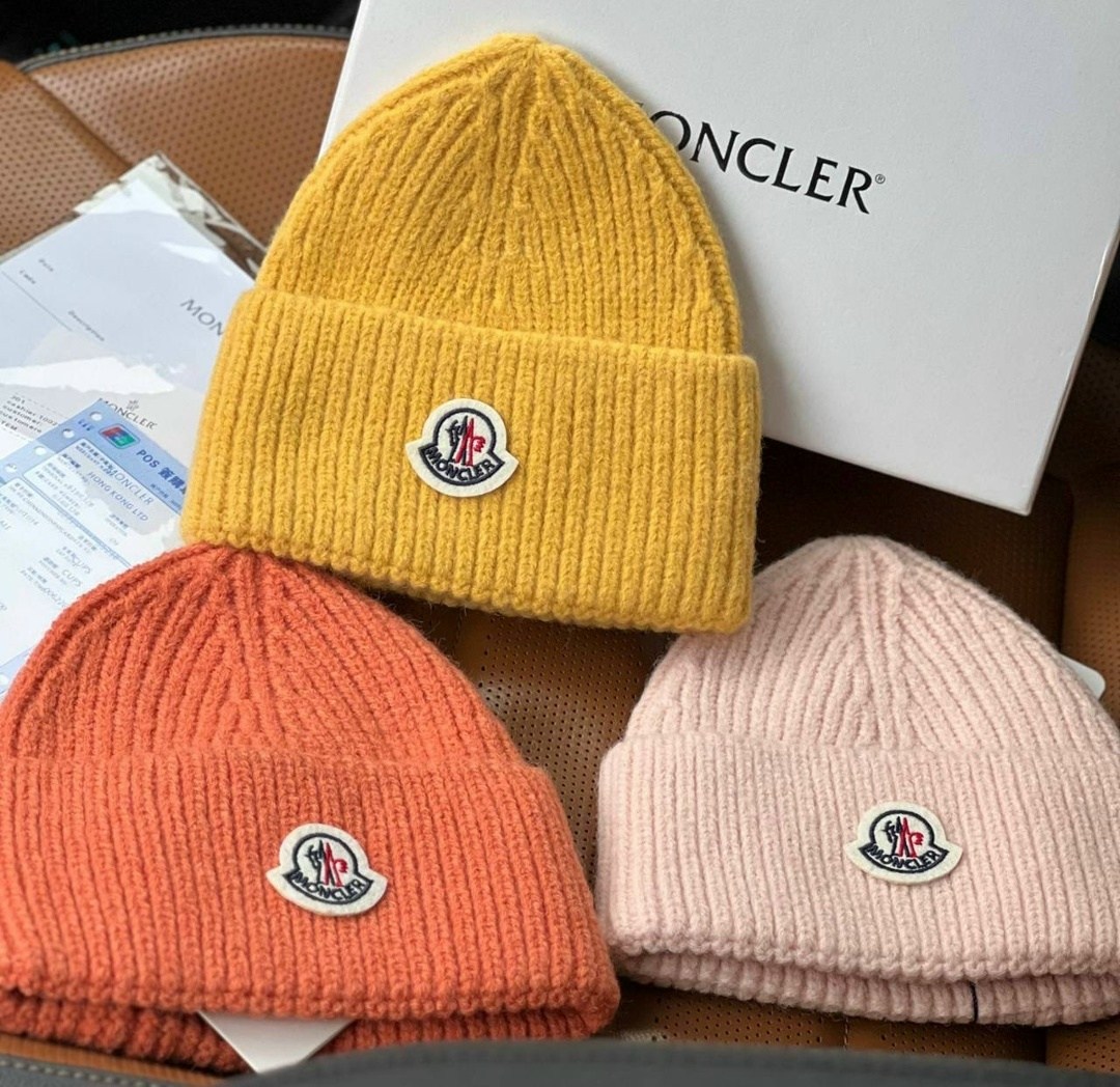 шапка moncler,красная шапка монклер,шапка moncler бини,шапка бини,шапка монклер