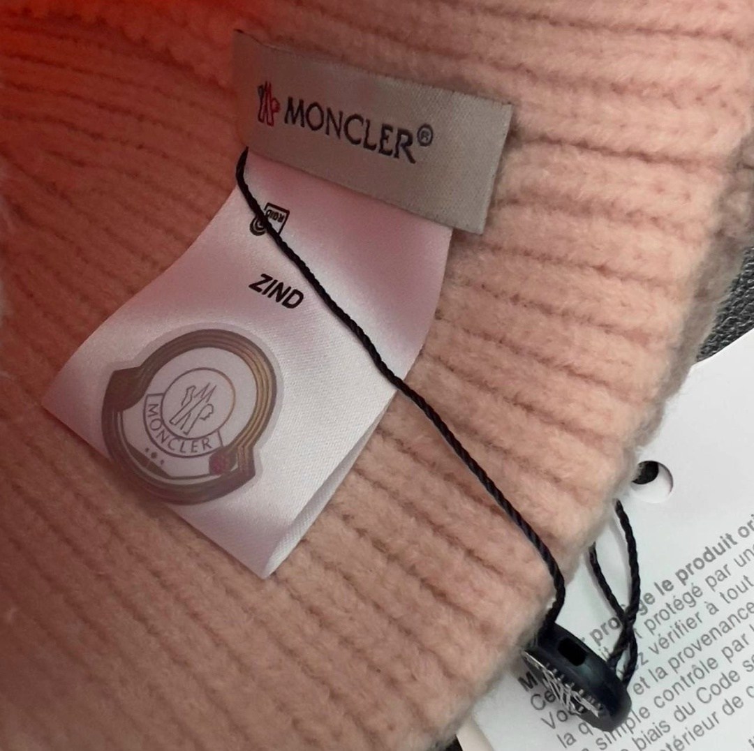 шапка moncler,красная шапка монклер,шапка moncler бини,шапка бини,шапка монклер