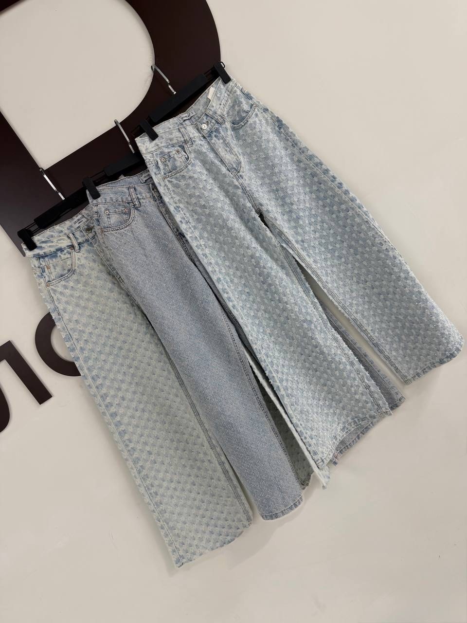 женские джинсы,джинсовые брюки,джинсы модные,широкие джинсы,брюки джинсы