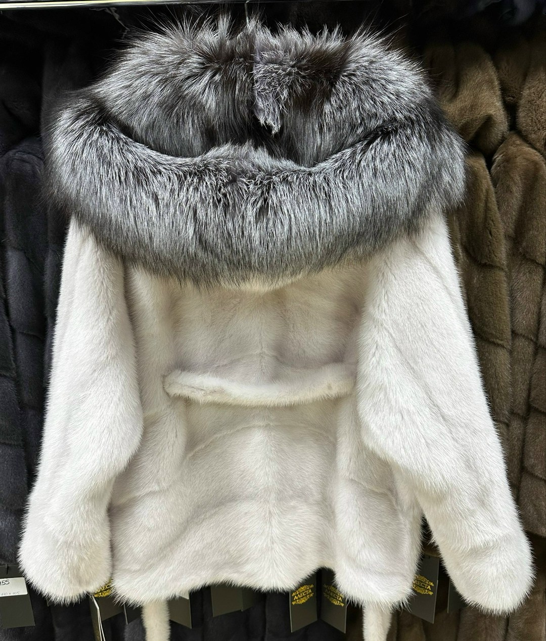 норковая шуба с капюшоном,белая норковая шуба,шуба белая норка,шуба норка,шуба норковая белая с капюшоном из чернобурки