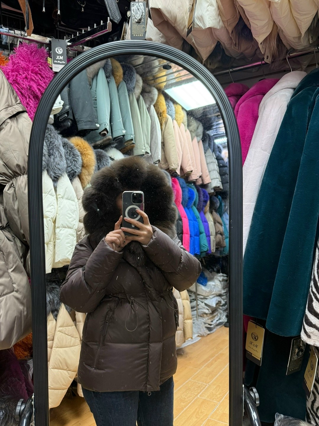 пуховики с натуральным мехом,пуховики с мехом,пуховик женский с натуральным мехом,стильные пуховики,зимняя куртка с натуральным мехом