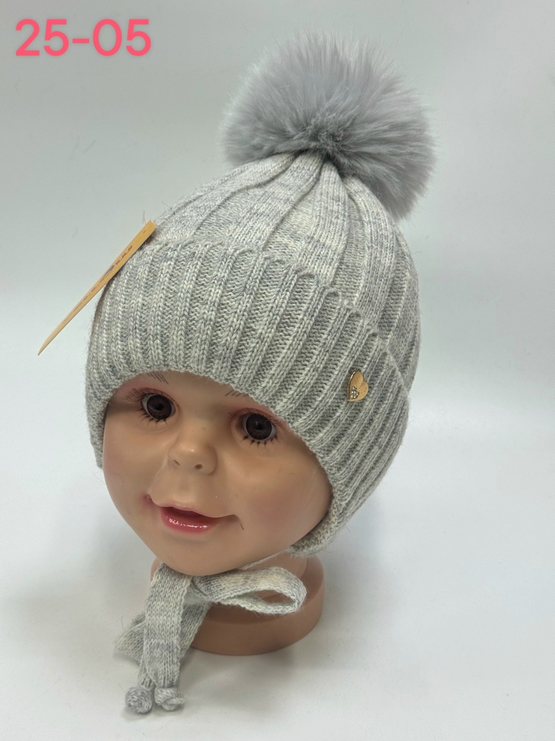 шапка детская,зимняя шапка для девочки,шапка с двумя помпонами для девочки,шапка с завязками для девочки,шапка для девочек