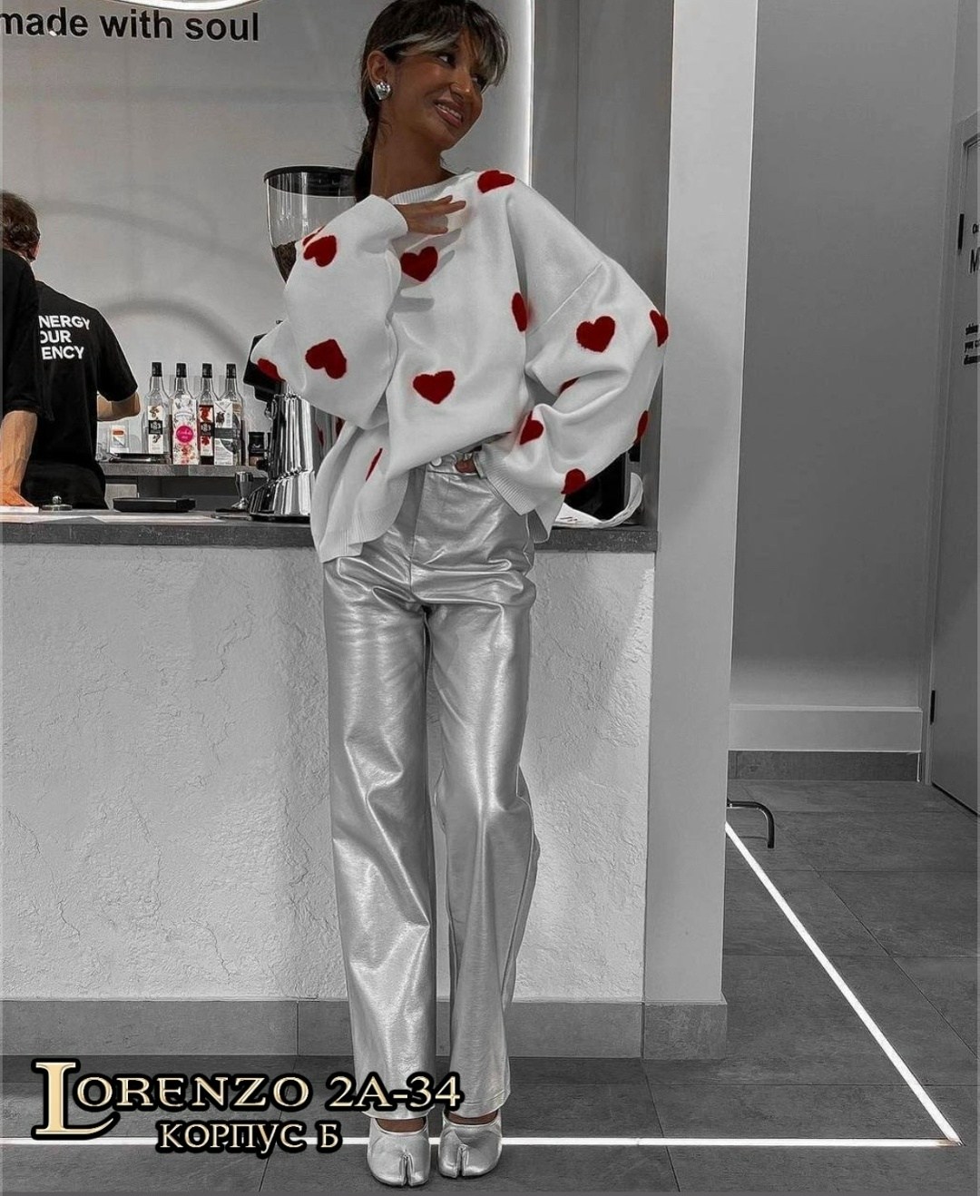 свитшот оверсайз стильный,одежда женская,свитер сердце оверсайз,стильные костюмы,свитер с сердечками