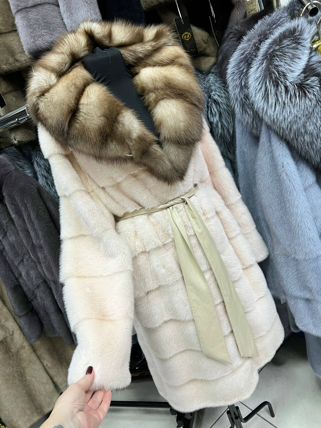 норковые шубы,шуба норковая nafa с капюшоном из соболя,шуба норковая с капюшоном из куницы 75 см,норка шуба,шуба норковая с капюшоном