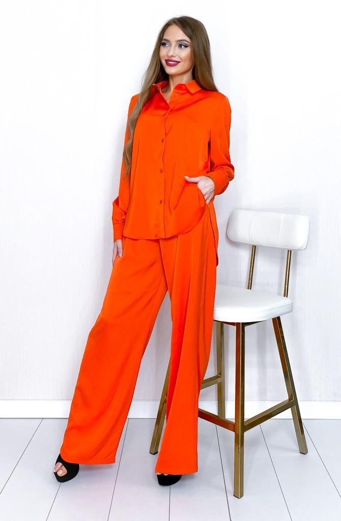 брючный костюм в пижамном стиле,шелковый костюм двойка,шелковый костюм,костюм в пижамном стиле,брючный костюм цвета фуксии