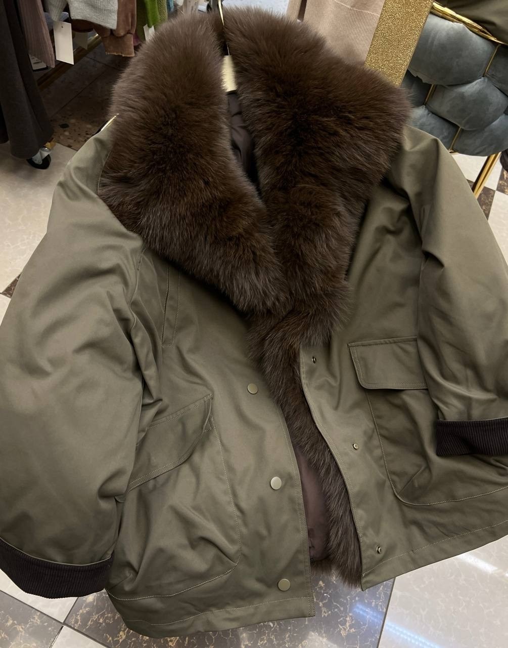 парка с натуральным мехом,парка женская с натуральным мехом,парка с мехом,зеленая парка с мехом,парка с меховым