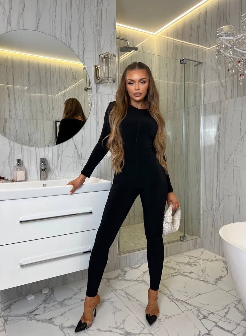 девушка,женские комбинезоны,стильные костюмы,женские костюмы,спортивные женские костюмы