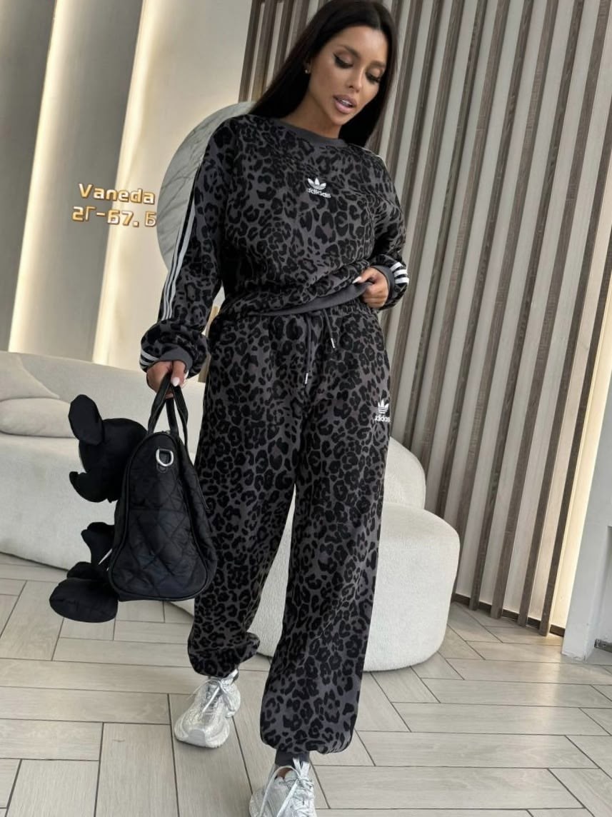 спортивный костюм женский adidas,спортивные костюмы женские,спортивные костюм,костюм двойка женская,женские костюмы