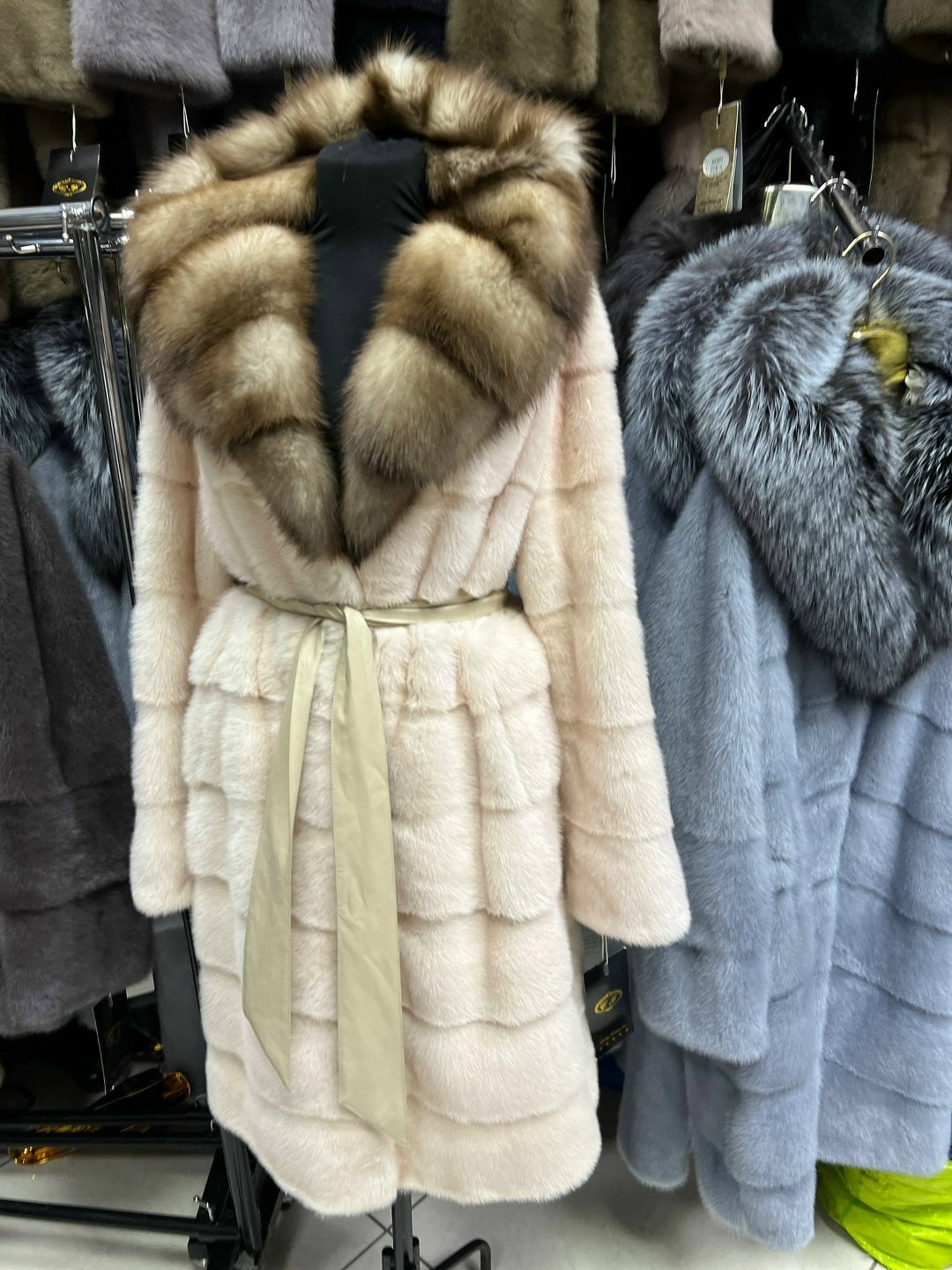 норковые шубы,шуба норковая nafa с капюшоном из соболя,шуба норковая с капюшоном из куницы 75 см,норка шуба,шуба норковая с капюшоном