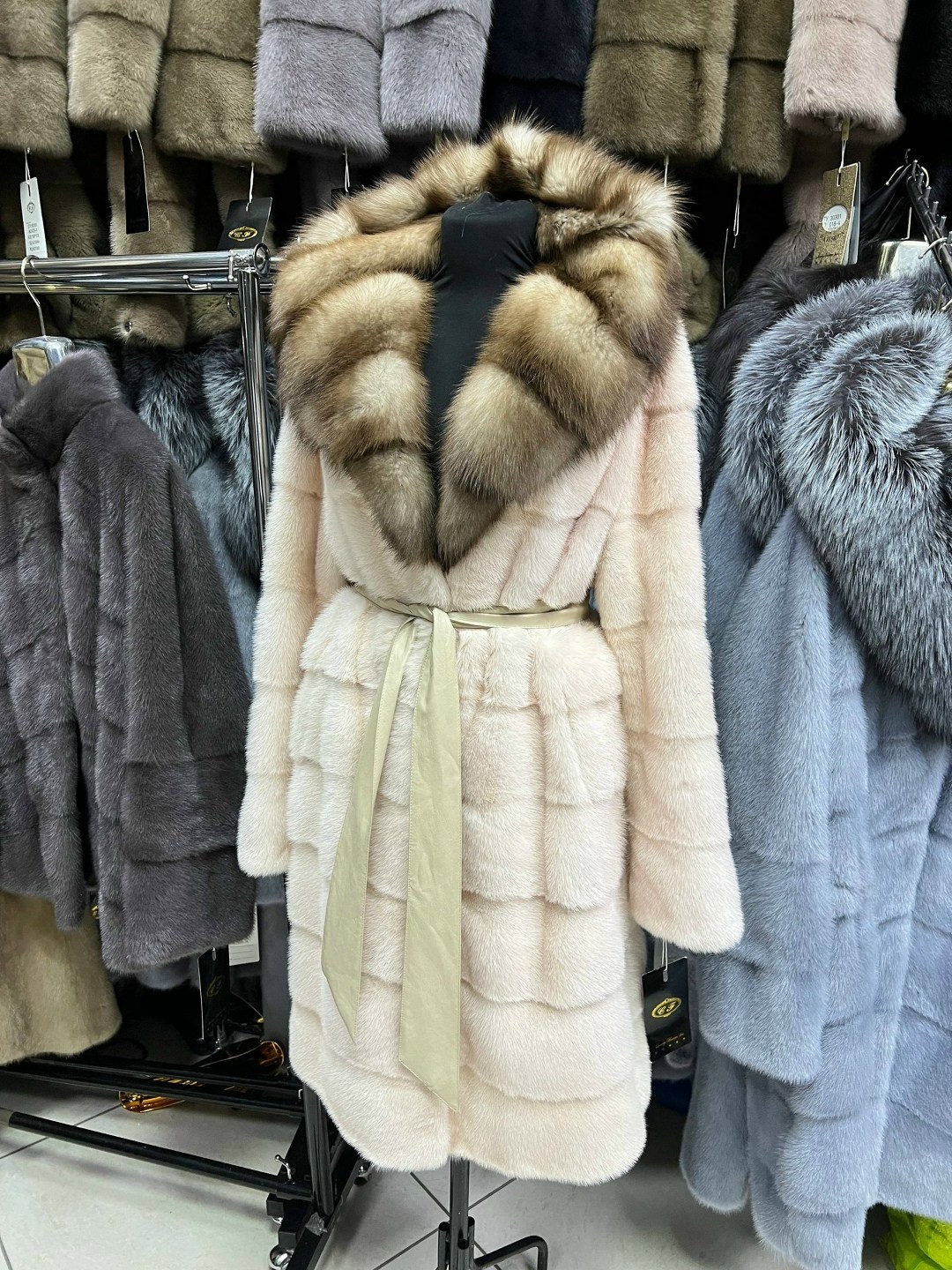 норковые шубы,шуба норковая nafa с капюшоном из соболя,шуба норковая с капюшоном из куницы 75 см,норка шуба,шуба норковая с капюшоном