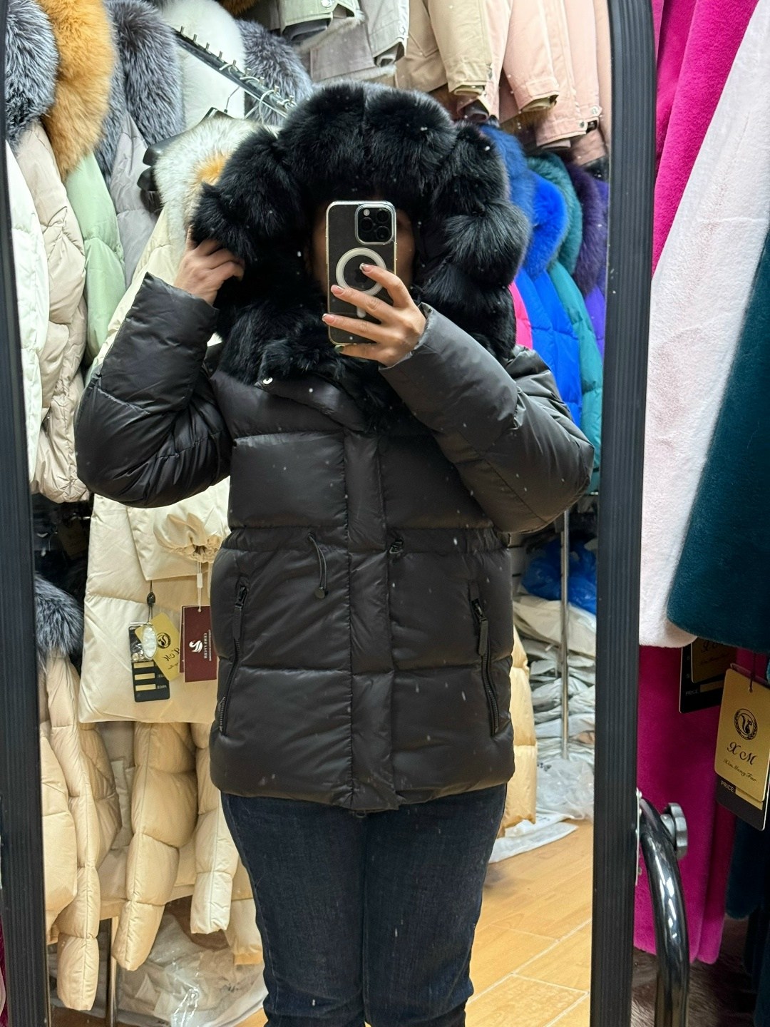 пуховики с натуральным мехом,пуховики с мехом,пуховик женский с натуральным мехом,стильные пуховики,зимняя куртка с натуральным мехом