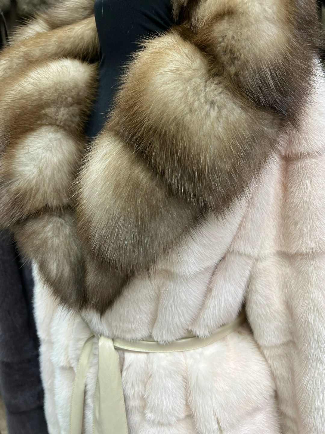 норковые шубы,шуба норковая nafa с капюшоном из соболя,шуба норковая с капюшоном из куницы 75 см,норка шуба,шуба норковая с капюшоном