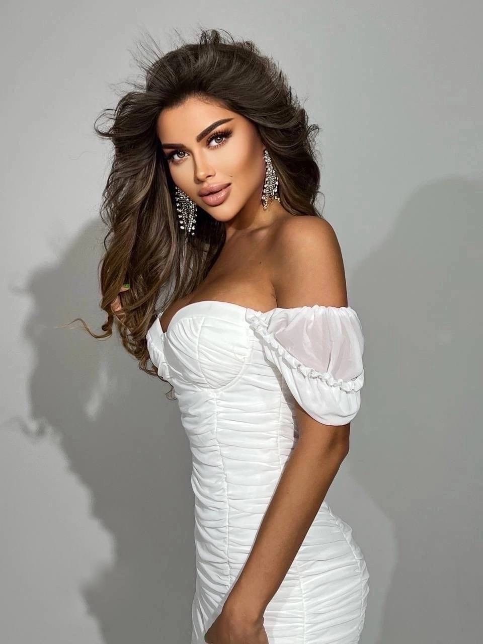 платье с открытыми плечам,платье белое женское,облегающее платье,платье короткие,бандажное платье