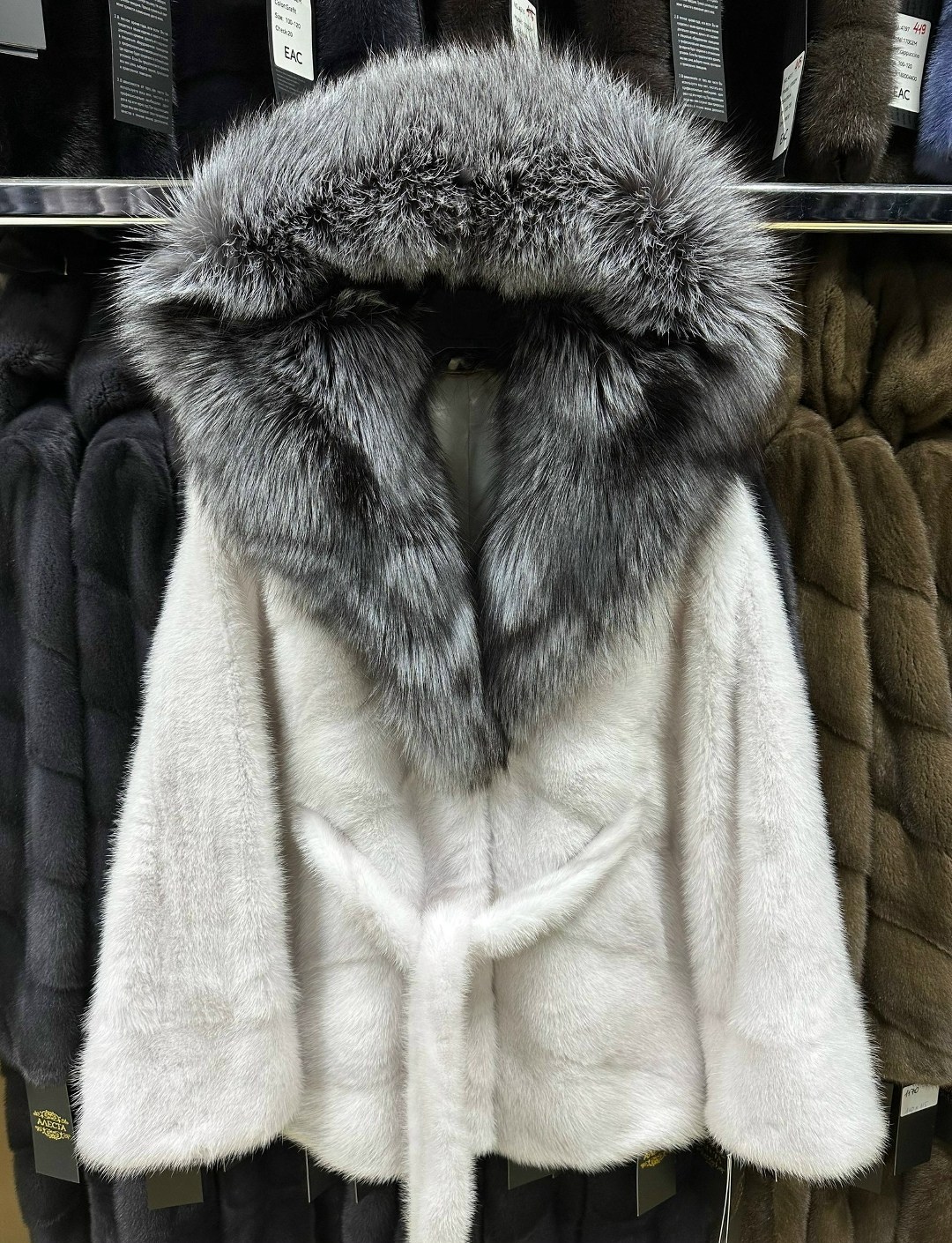 норковая шуба с капюшоном,белая норковая шуба,шуба белая норка,шуба норка,шуба норковая белая с капюшоном из чернобурки